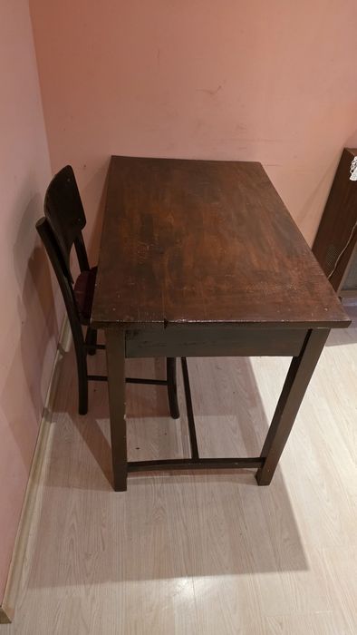 Стара трапеза маса