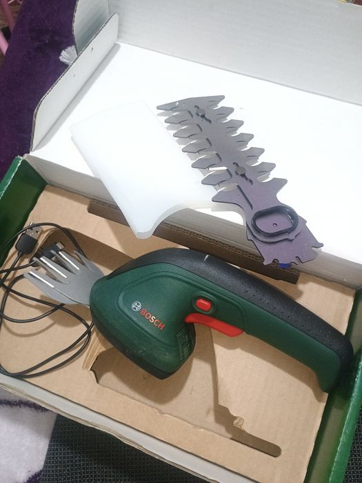 De vânzare foarfeca  electrica grădină Bosch EasyShear