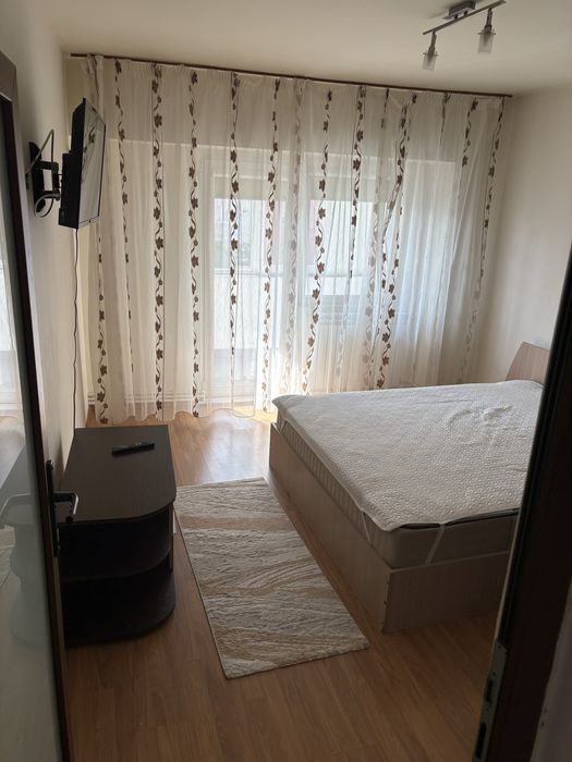 De inchiriat ap 3 camere decom zon gara-termen lung;bl 1990;parcare gr