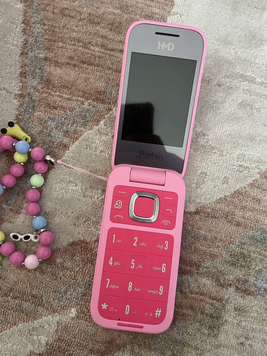 Мобилен телефон HMD Barbie