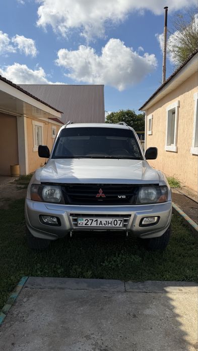 Mitsubishi Montero 2001