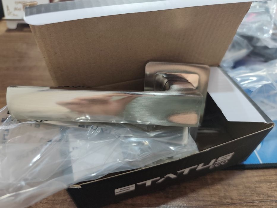 Дверные ручки черные, серые