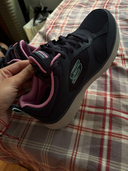 Incaltamimte Skechers noi