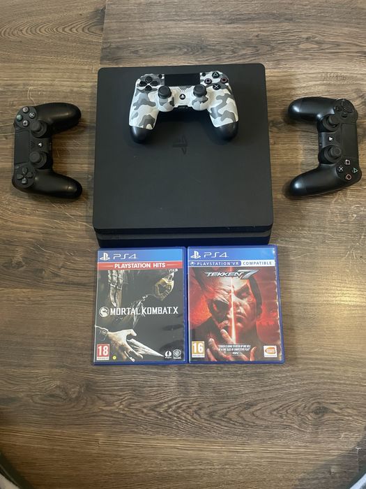 Продавам плейстейшън 4 (500gb) + 3 контролера и две игри