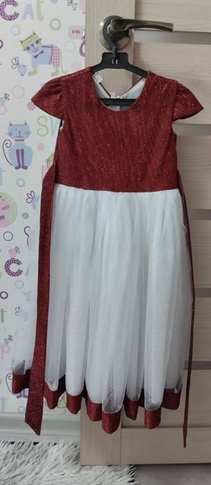 Продам нарядное платье