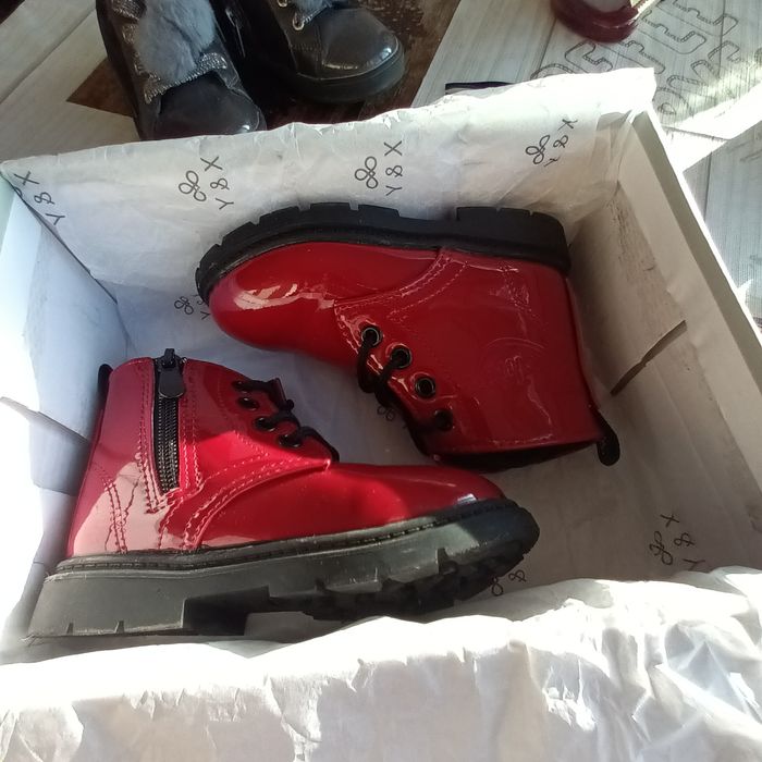 Продавам детски боти