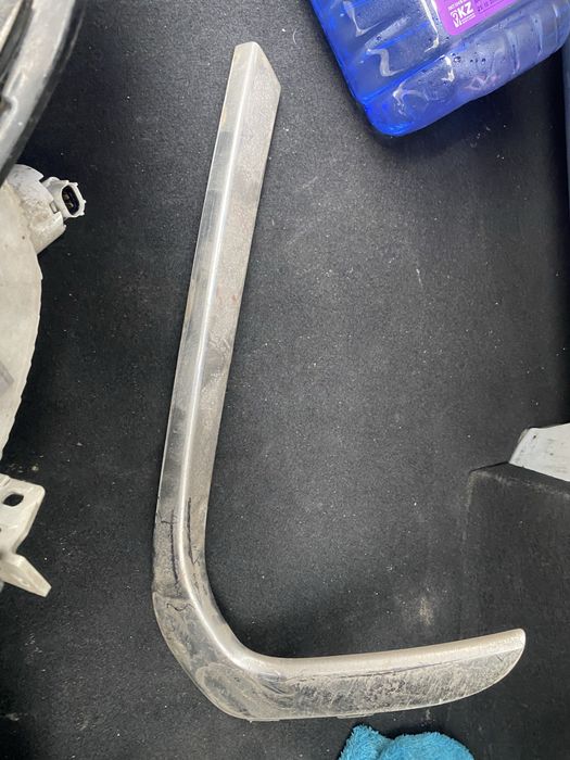 Оправа и молдинг на левую сторону Hyundai Grandeur 2017 года