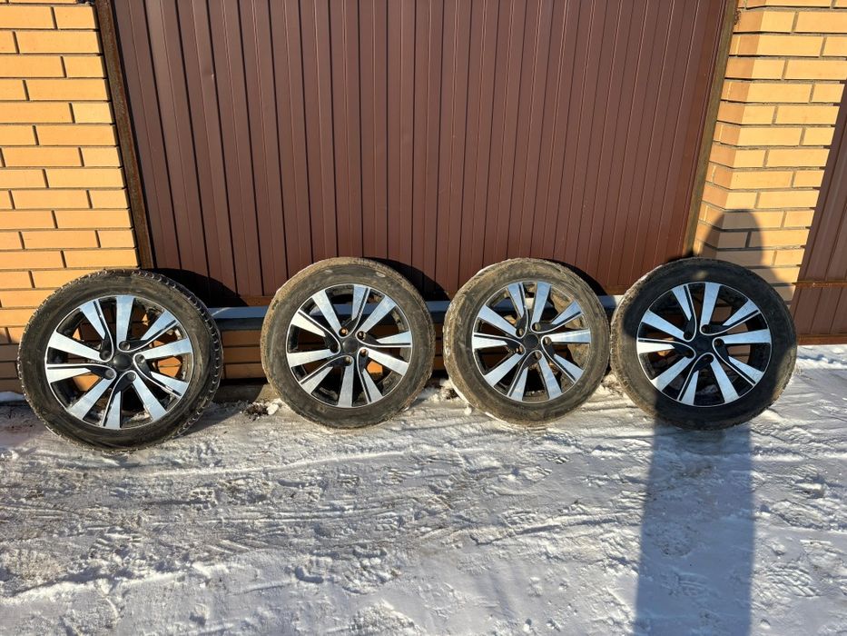 Продам Шины с дисками стояли на К5