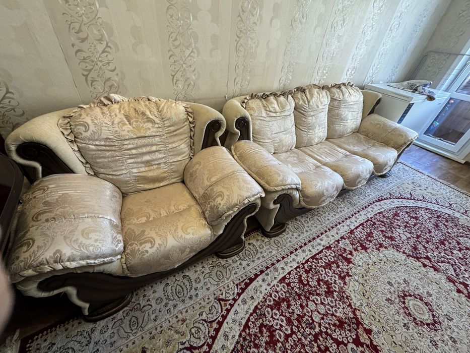 Продам диван и 2 кресла