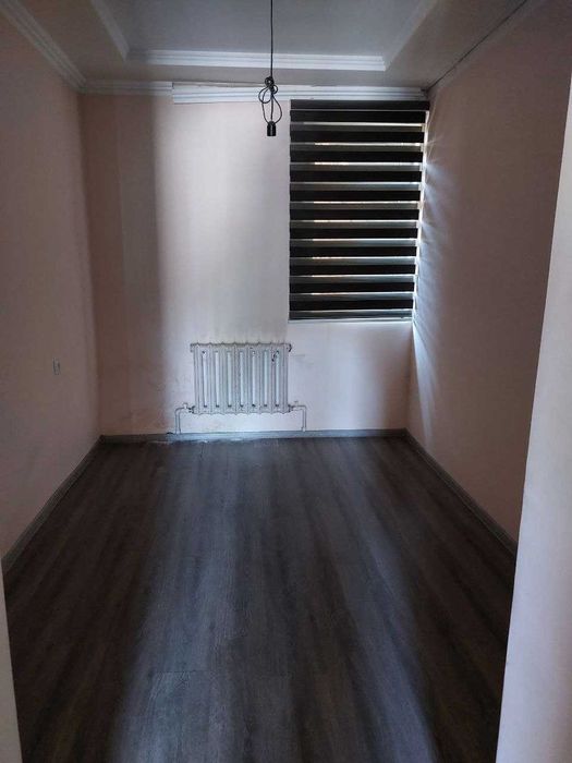 Ijaraga 5 xonali hovli beriladi. Uy o‘rtacha ta’mirlangan