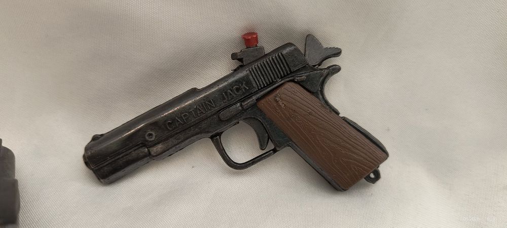 Метални пистолети с капси Colt   и 72 бр.капси
