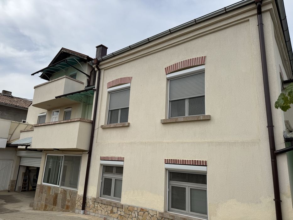 Продава се Къща в Казанлък - 220 кв.м за 910 €/кв.м - Снимка #2