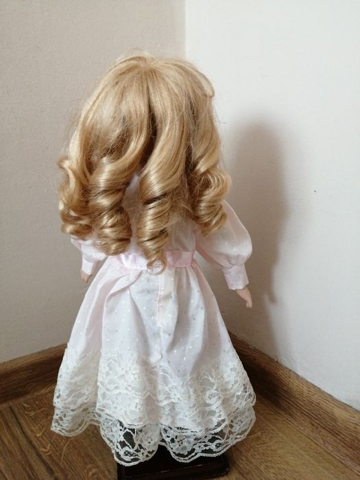 Порцеланова  кукла