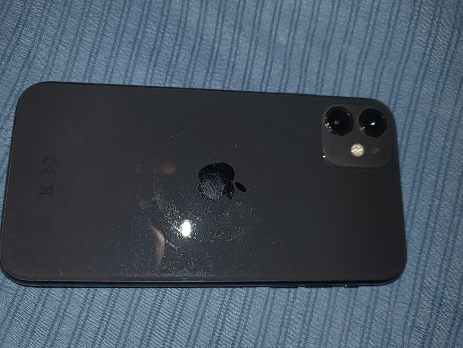 iPhone 11 без коробки с зарядкой