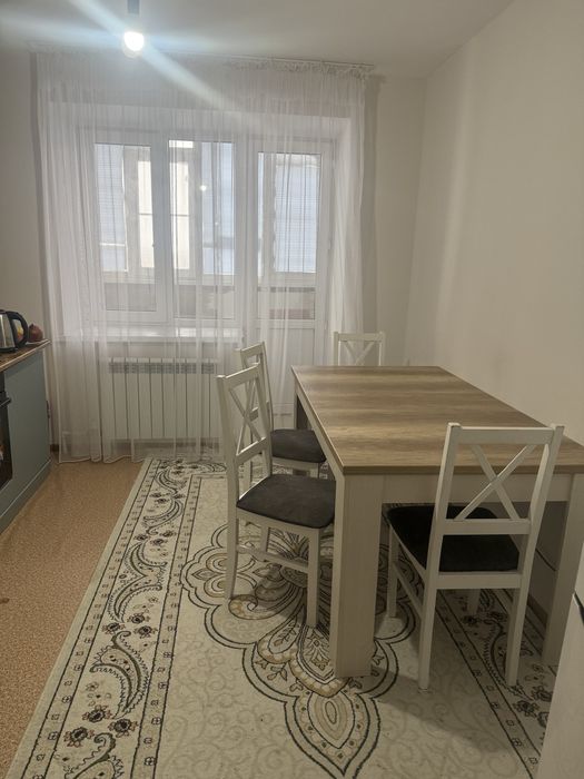 Прдам стол и 4 стула