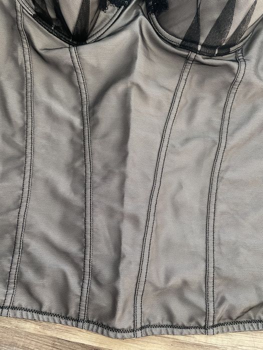 Секси корсет с твърда чашка