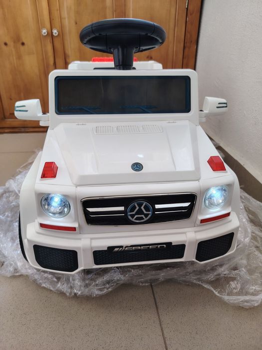 Продавам детска акумулаторна кола