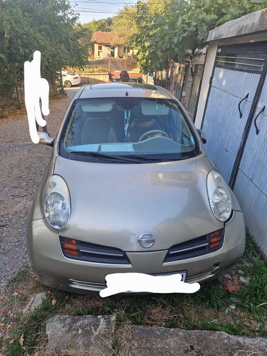 Нисан Микра автоматик, с газ, с шибидах и 2 чифта гуми с джанти.