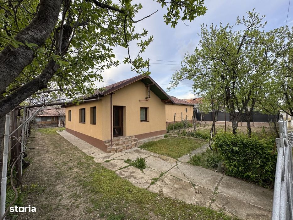 Ulmeni, Buzau, Casă cu pivniță și curte mare în mediul rural