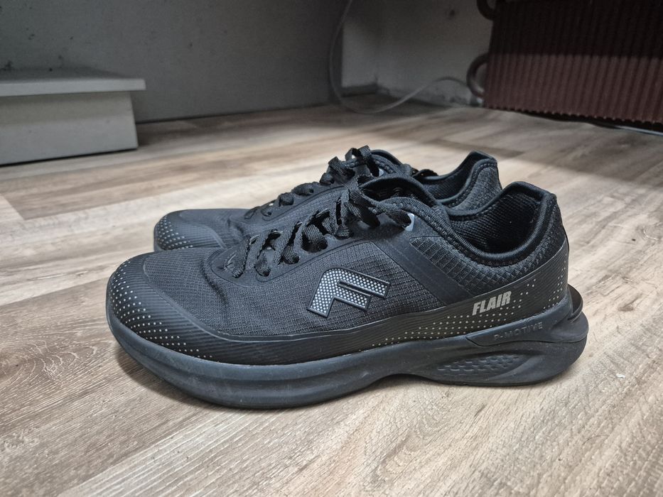 Чисто нови маратонки Флейър Flair