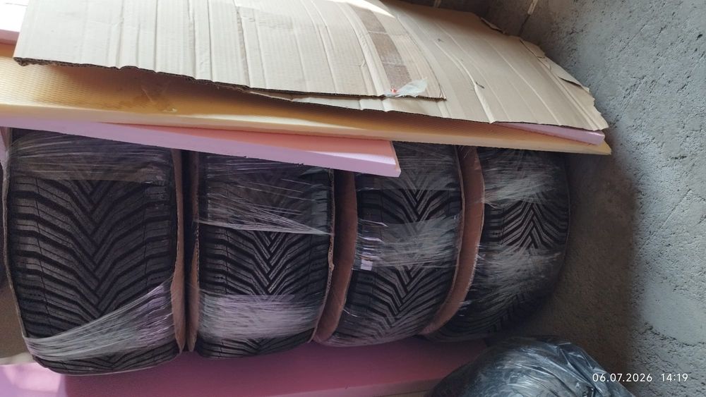 ANVELOPE  245 / 40  R  19