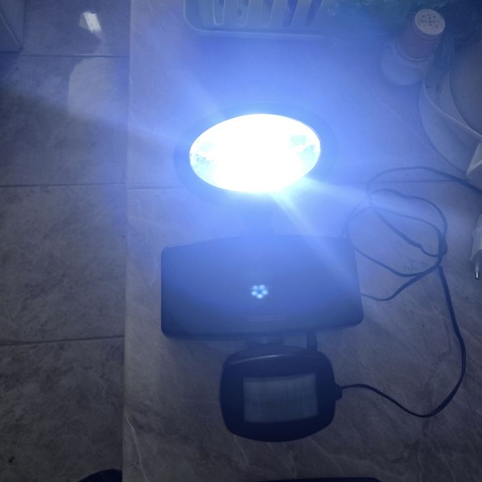 Соларна лампа със сензор