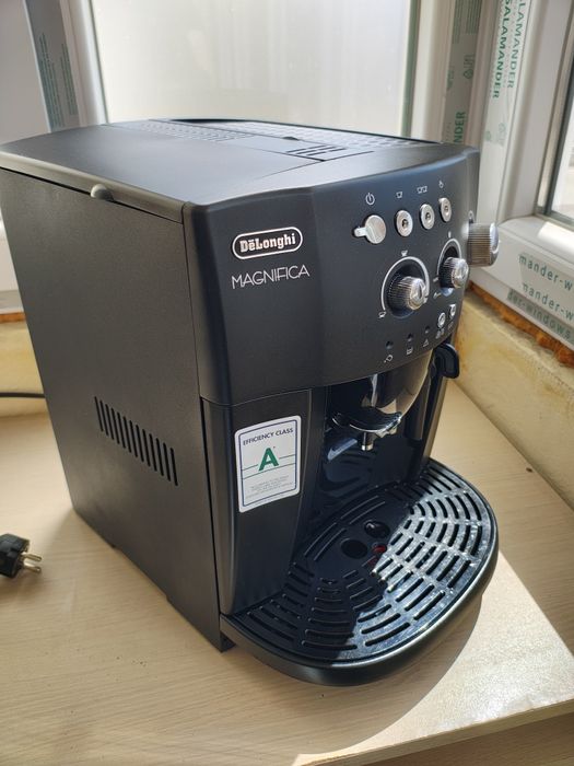 Expresor DeLonghi Magnifica