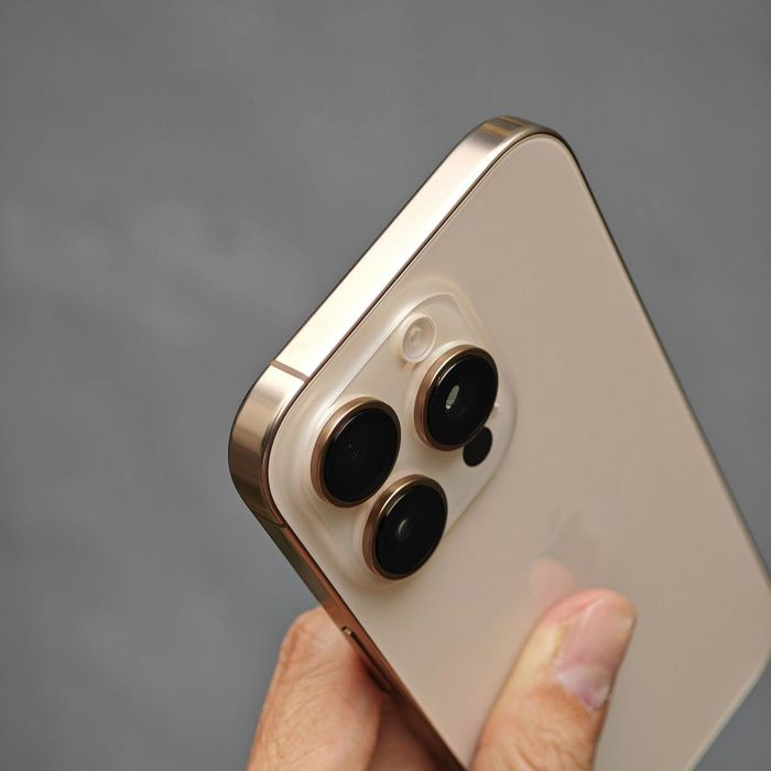 Iphone 16 Pro desert