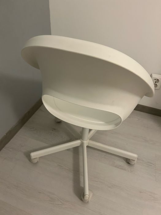 Scaun roativ briou de la ikea.