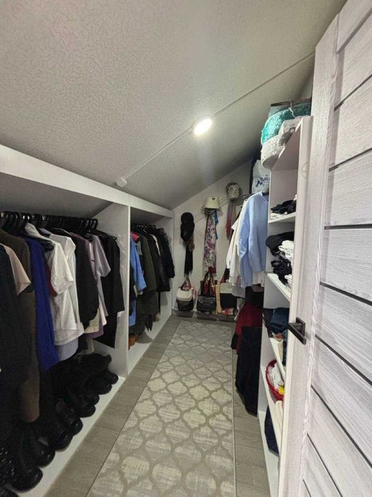 Продается новый коттедж в центре города