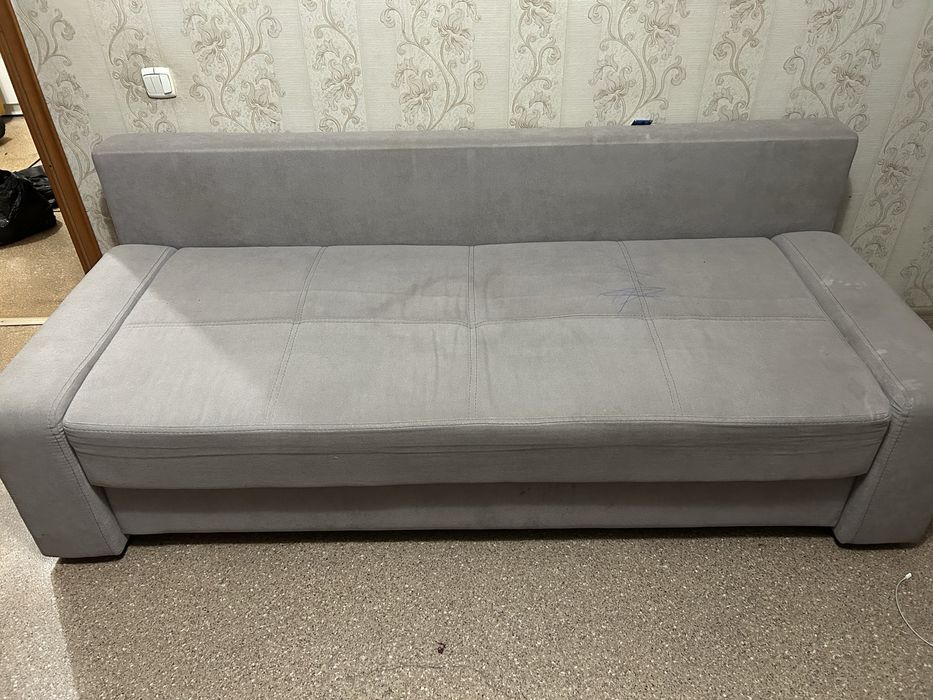 Срочно продам диван в хорошем состоянии