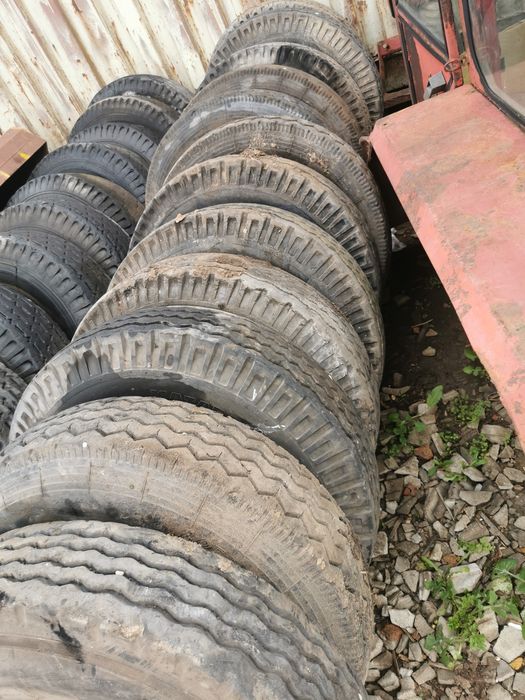 Vând cauciucuri 8.25pe 15