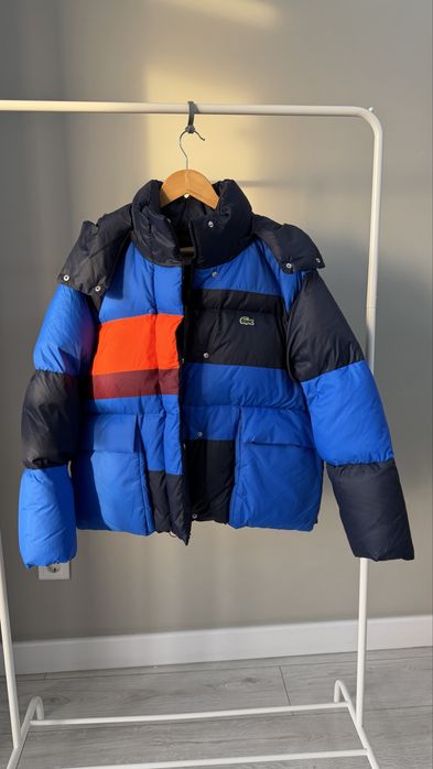 Куртка от бренда Lacoste