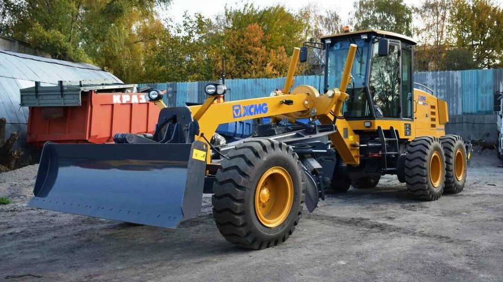 XCMG GR165  среднеразмерный самоходный автогрейдер