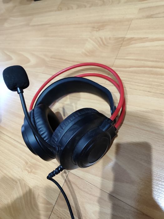 Наушники с микрофоном на проводе