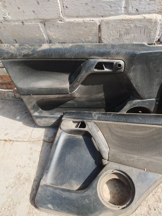 Продам дверные карты гольф 3