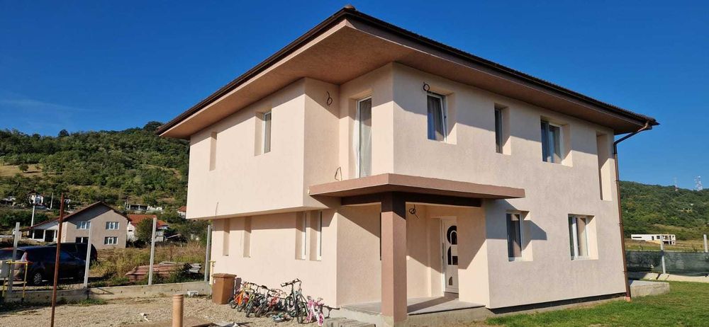 Casa de vanzare în cartier nou