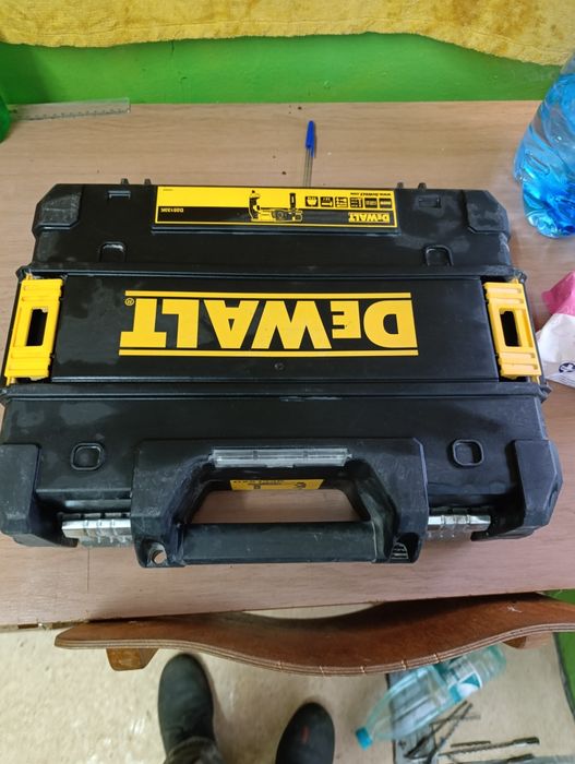 Перфоратор DeWalt 2.6j  D25133K