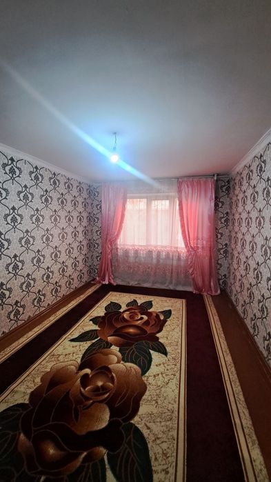 Чирчик шахар
Петсотка 3-мактаб ёнида 
#1-хона 4-этаж 
Квартира ижар