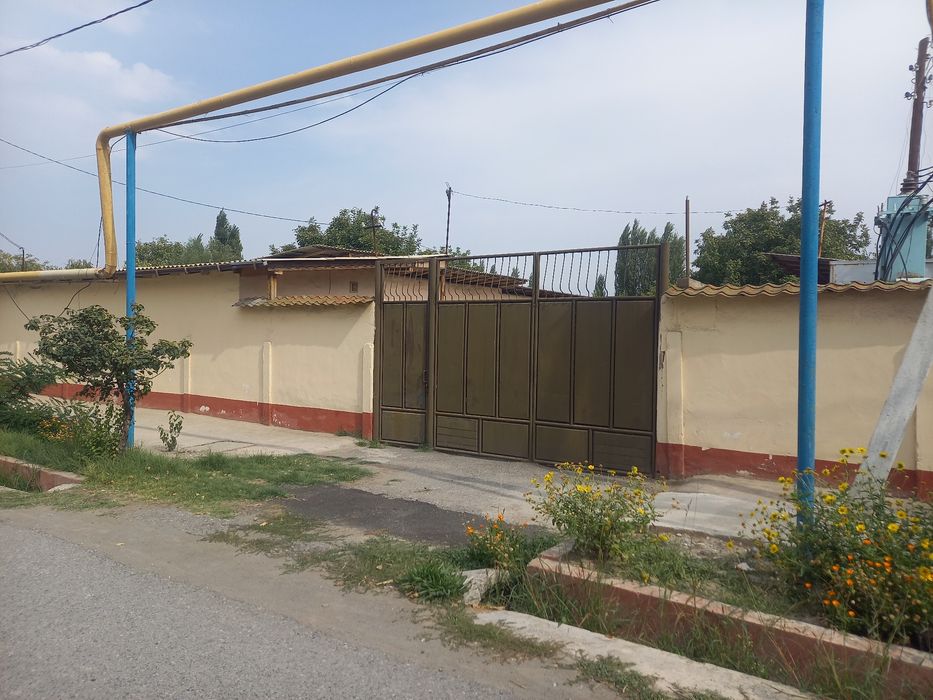 Vodilda xovli joy sotiladi.(jami8.5 sotix 6 s. turar 2.5 s. noturar)