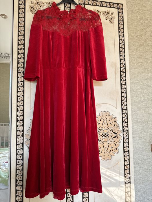 Вечернее красное платье