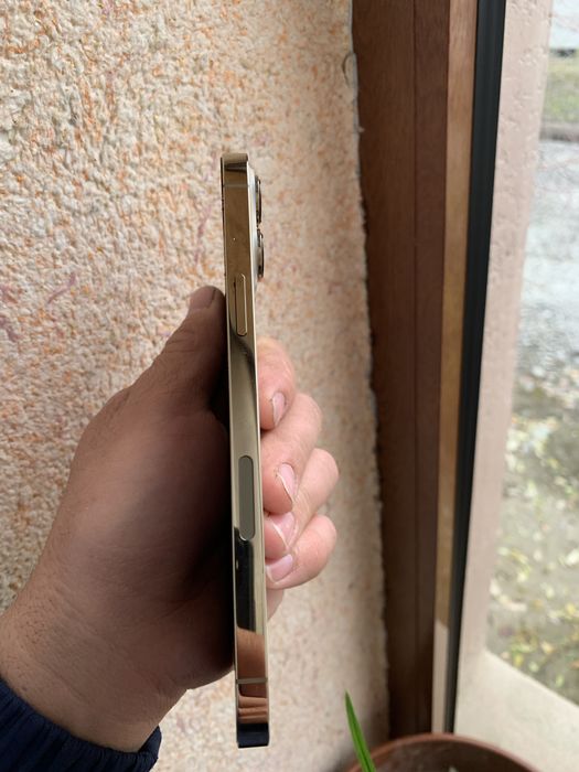Iphone 13 promax  gold ekran uziniki ozgina palasa bor