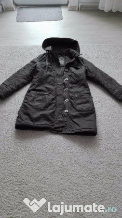 Vand Geaca PARKA haina de  dama trendy/fashion ,produs nou,