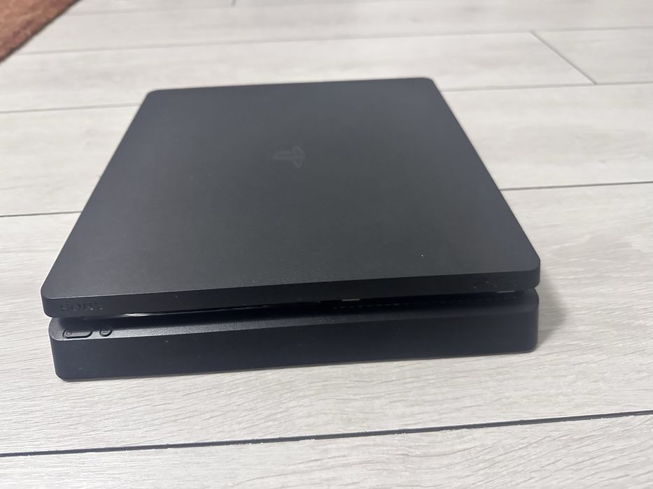 Ps4 slim 500GB cu controller+4 jocuri in stare perfecta de functionare