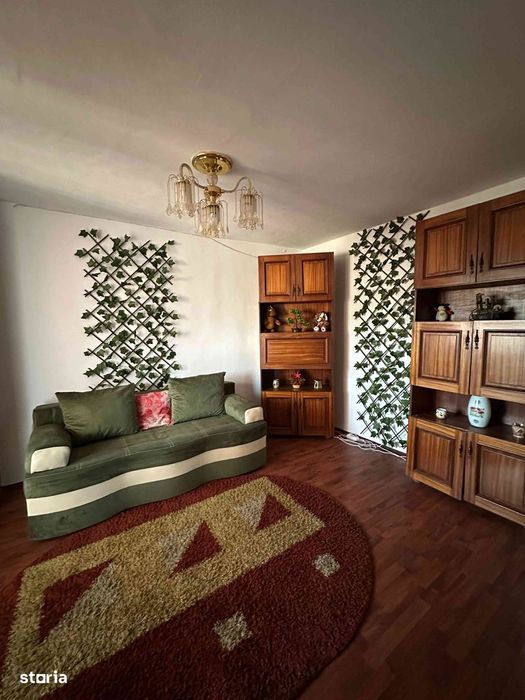 Închiriez apartament 2 camere zona Tractorul — fotografia 1