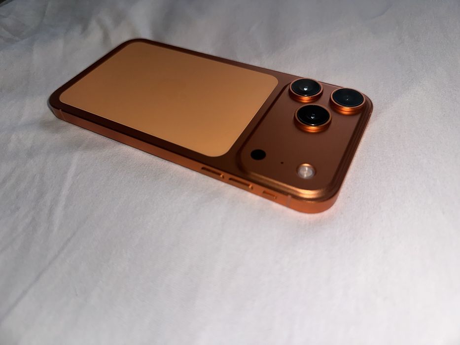 iPhone XR 128GB - Swap carcasă 17 Pro Metallic Orange / Aspect Unic