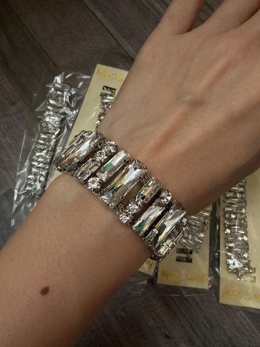 Бижутерия браслеты,серьги,колье,резинки,заколки