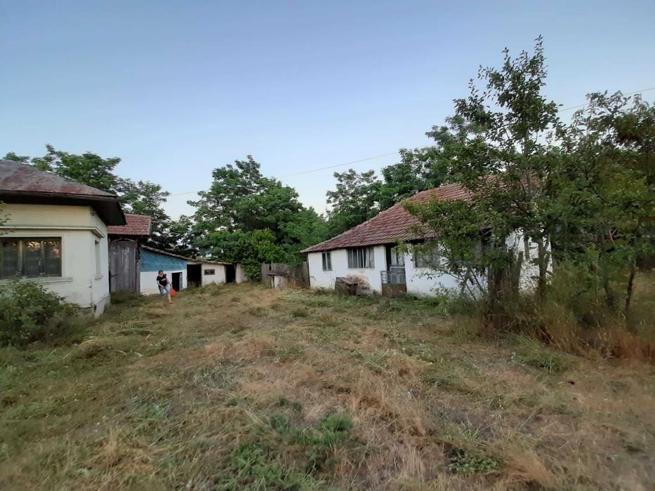 Casa sat Falfani 35 km de Pitesti