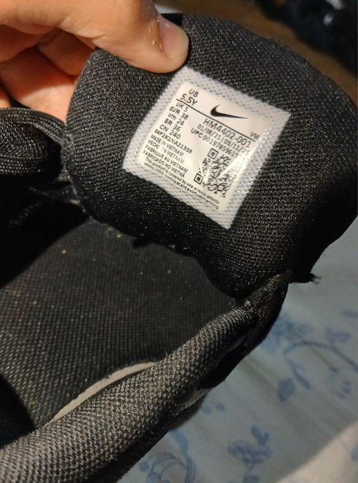 --Adidași Nike--