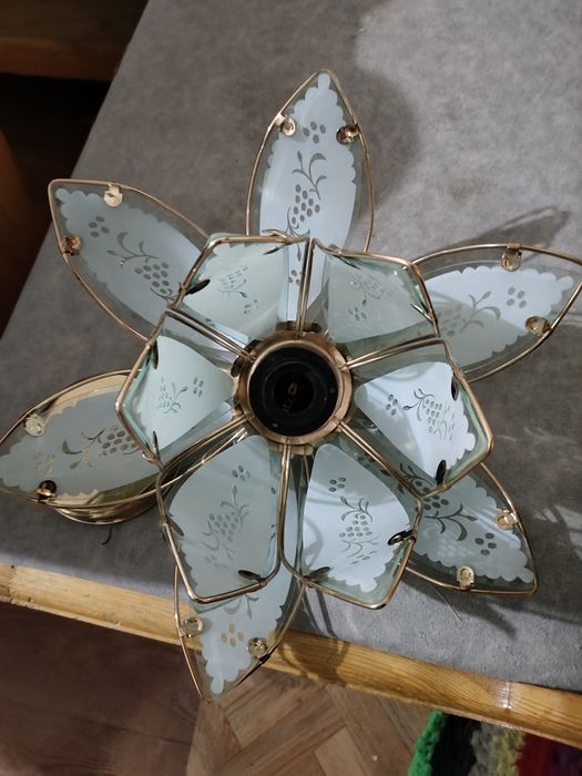 Люстра цветочек светло зеленая